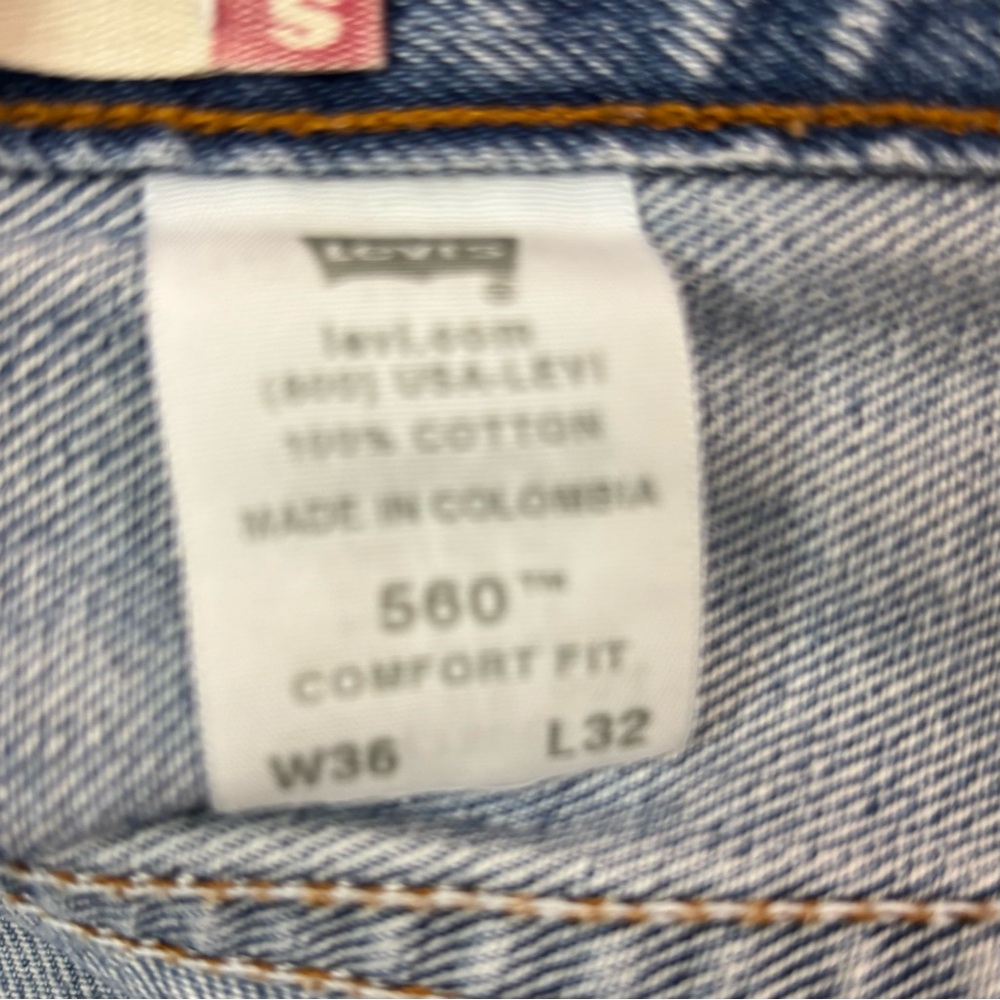 Levi’s 560 Comfort Fit Distressed Cut Off Denim Shorts Size 36 Blue Jean - Picture 4 of 5